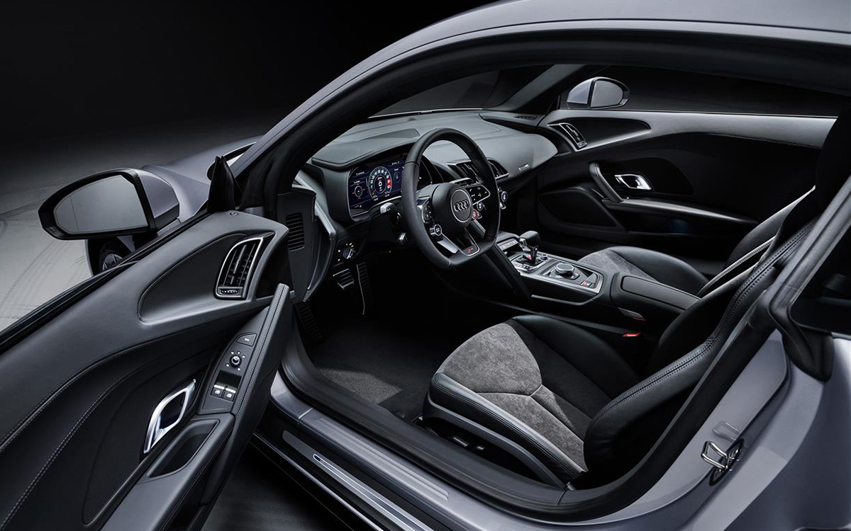 Nuove Audi R8 RWD Coupé e Spyder 2020 vista posteriore - automotofoto.it